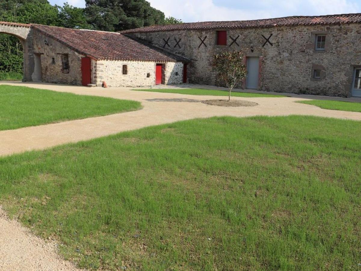 Gite 18Eme Renove Avec Piscine Couverte, Terrasse, Loisirs Et Wifi - 6 Pers. - Fr-1-426-432 Ле-Эрбье Экстерьер фото